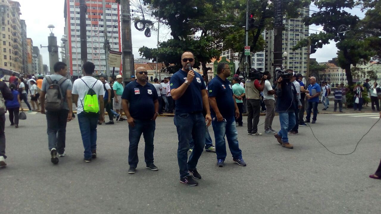 Diretores do Sindfort-PE apoiam protesto dos rodoviários