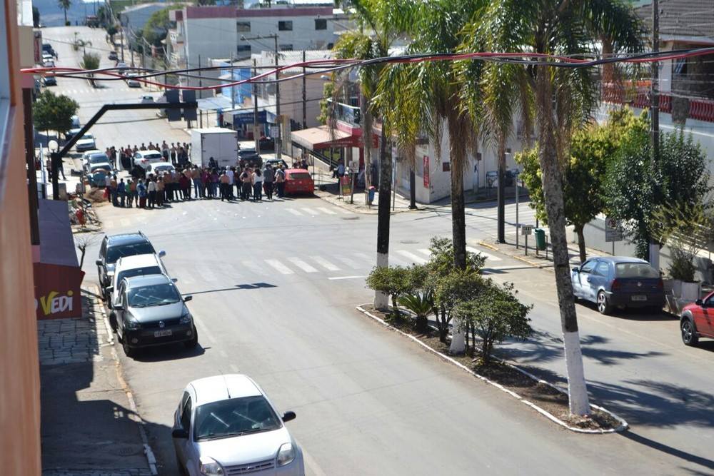Criminosos assaltam bancos e obrigam moradores a fazer cordão humano em Fontoura Xavier