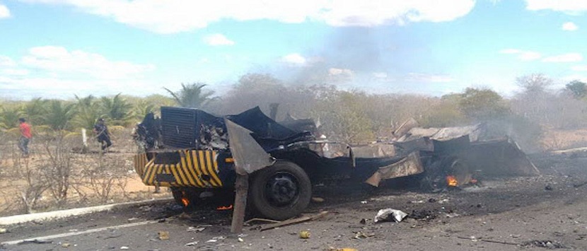 SOB TENSÃO!  É assim que os seguranças de carros-fortes vivem diariamente em Pernambuco!